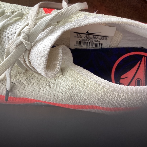 NIKE size 7 1/2 sneakers - Picture 5 of 5